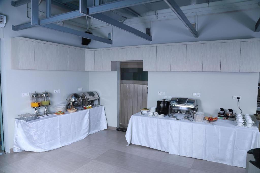 יאנגון Rose Palace Hotel מראה חיצוני תמונה